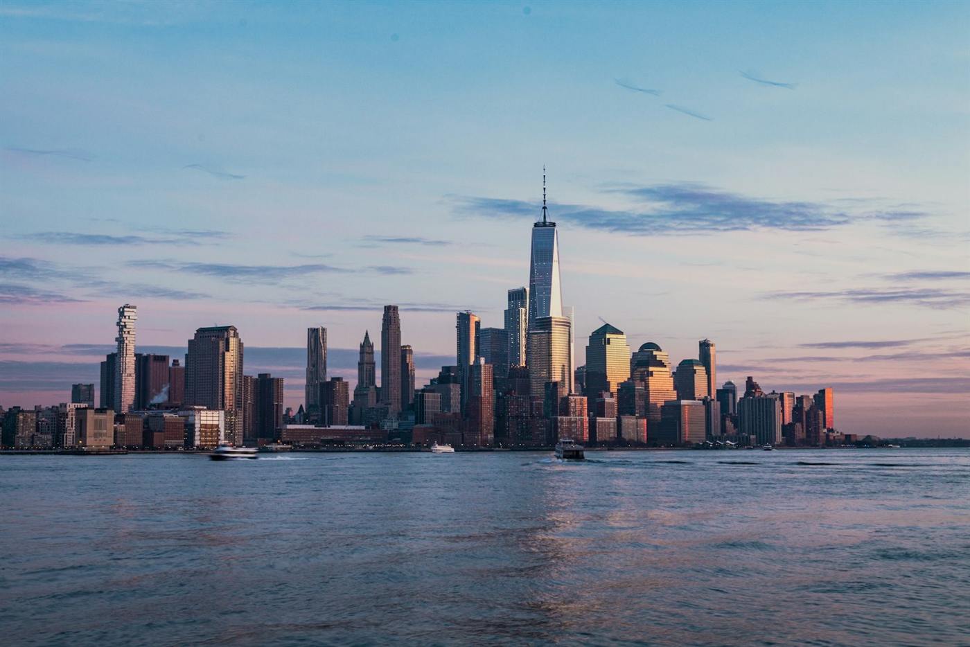 Skyline van New York bij zonsondergang