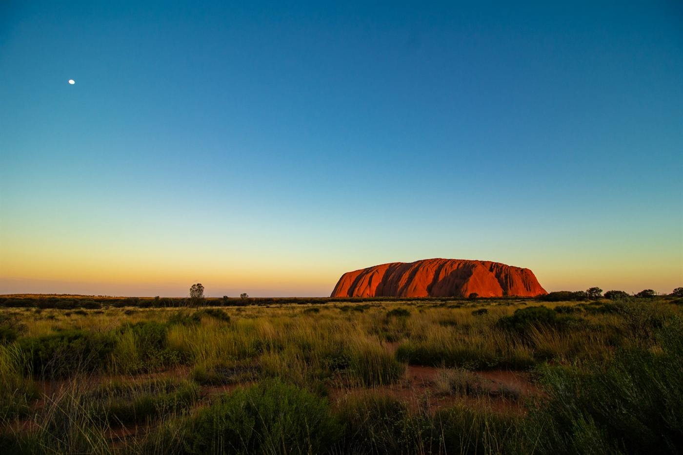 Uluru bij zonsondergang